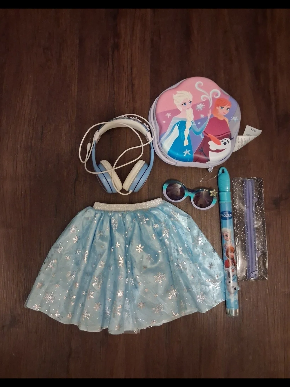 Frozen Sparkle Skirt - Headphones, New Bubbles, Sunglasses, Pouch & Art Case